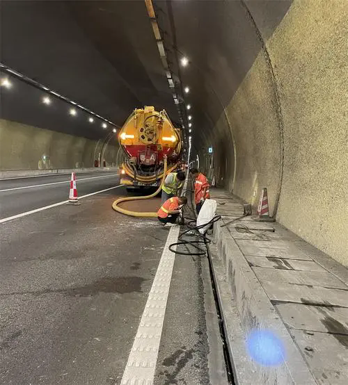 云安隧道排水渠清淤